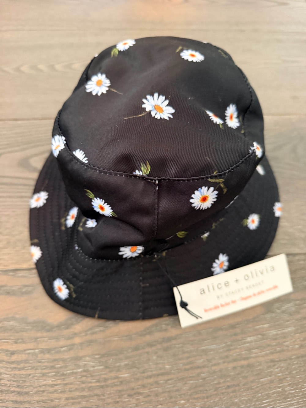 NWT Alice + Olivia Black Daisy Bucket Hat - Picture 9 of 9